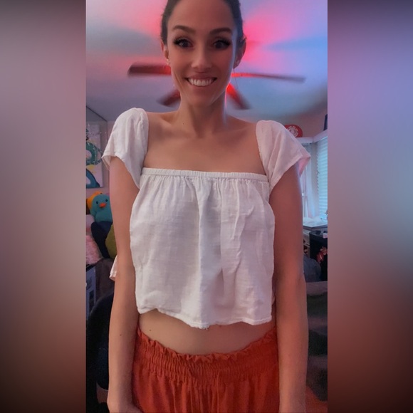 Elegant Black Top with Flowing Coral Pants - Picture 4 of 17